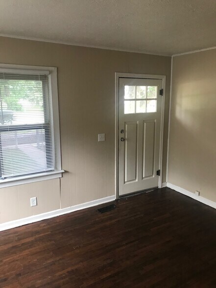 Living room - 923 Olive St.