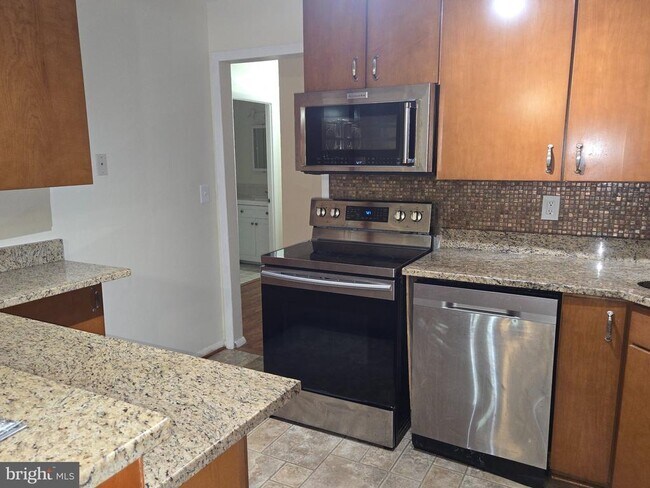 Building Photo - 111 Donzen Dr