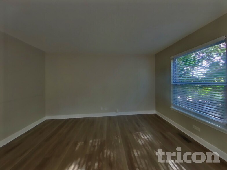 Building Photo - 220 Winding Canyon Way