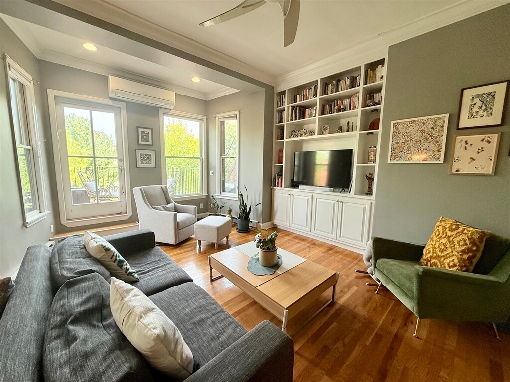 Building Photo - 565 Massachusetts Ave