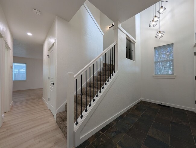 Building Photo - Beautiful 3+ Bedroom, 3 Bath Home With An ...