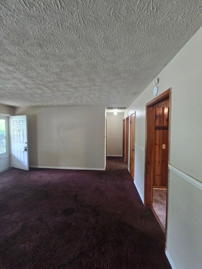 Building Photo - Two Bedroom Duplex located in Lawrence Township near Shadeland and 48th St