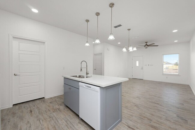 Building Photo - 411 Hinojosa