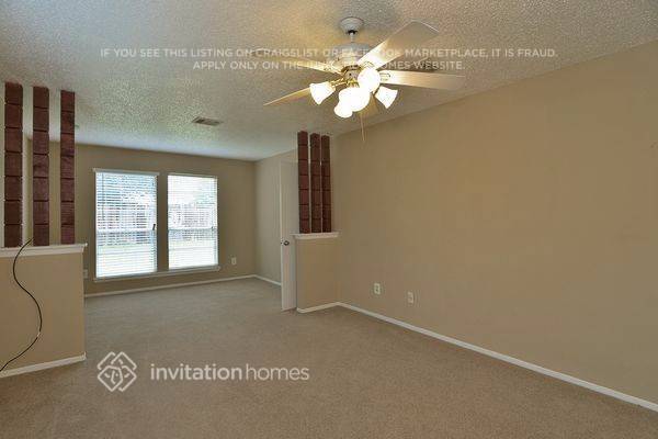 Building Photo - 5802 Longforest Dr