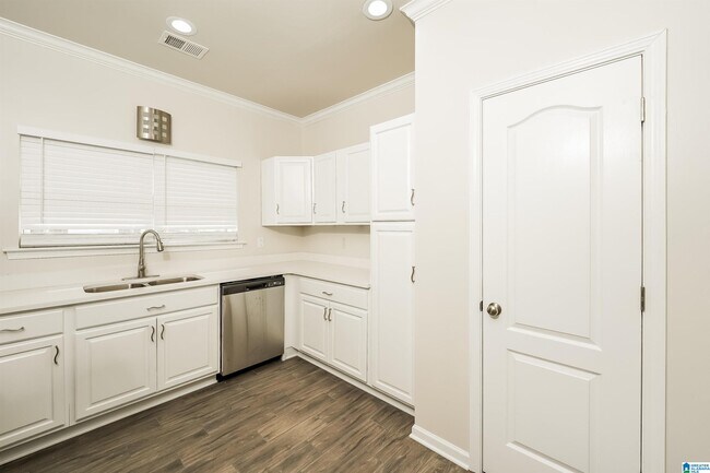 Building Photo - 6459 Southern Trace Dr