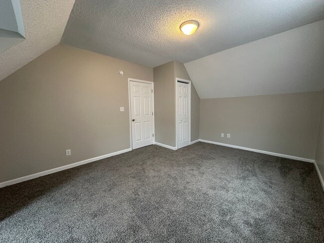 Building Photo - New Carpet and Fresh Paint!