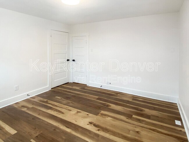 Building Photo - 4998 N Irving St