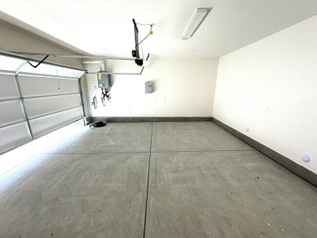 Building Photo - New house in a Brand new community in the heart of desert close to Freeway I 10