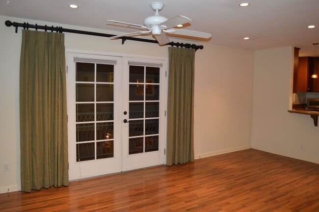 Building Photo - 1 Bedroom Condo in Mission Hills