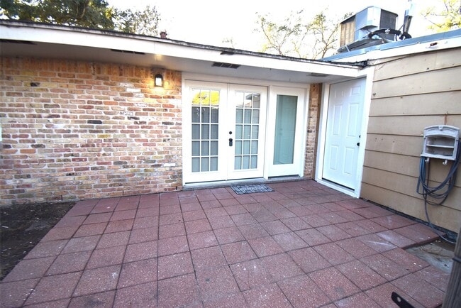 Building Photo - 16587 El Camino Real