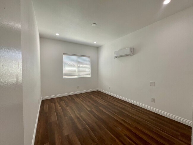 Building Photo - 1057 Circle City Dr