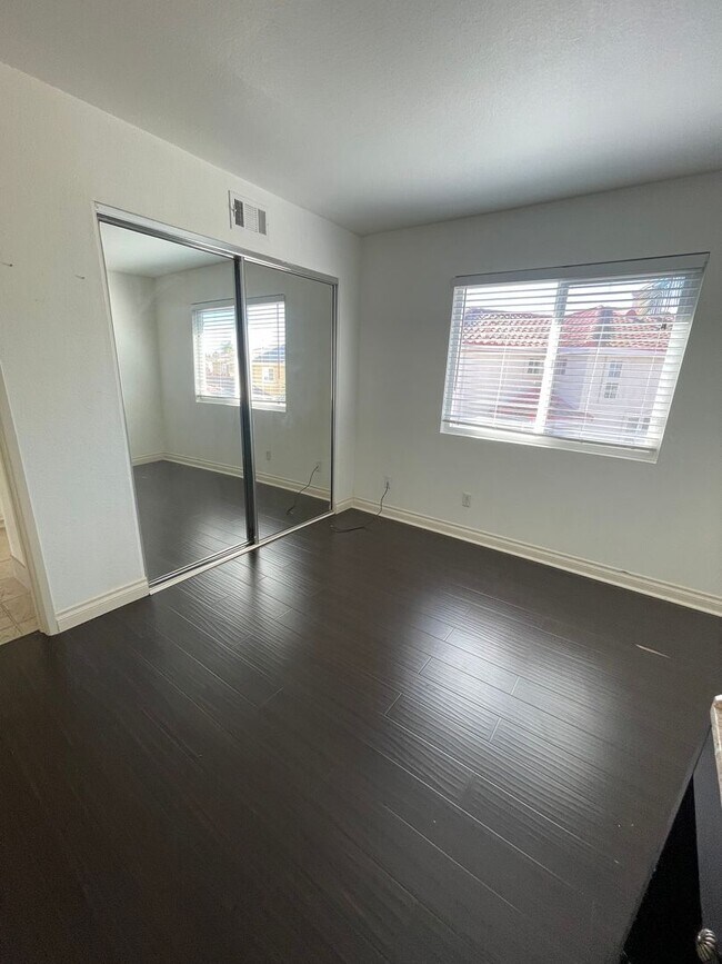 Building Photo - Spacious House for Rent