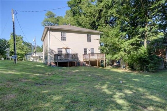 Building Photo - 916- A Charlotte Street