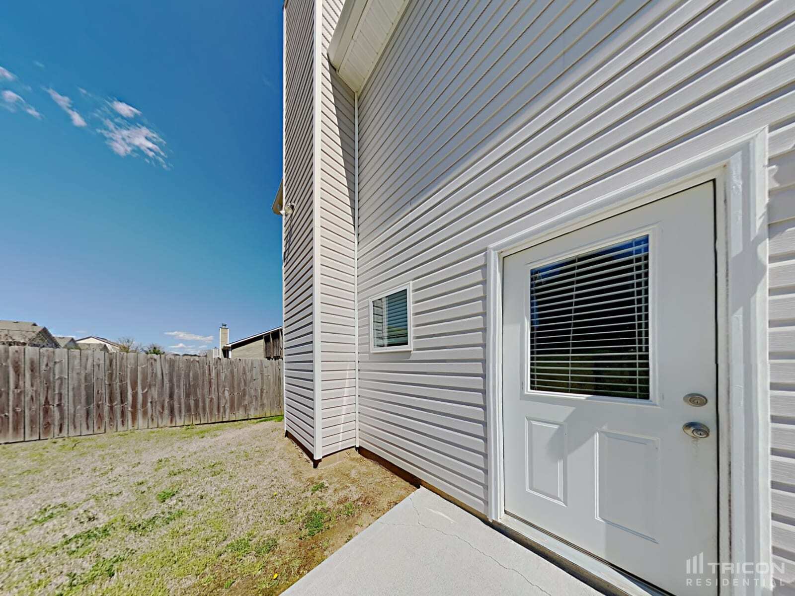 Building Photo - 15 Oakbrook Dr