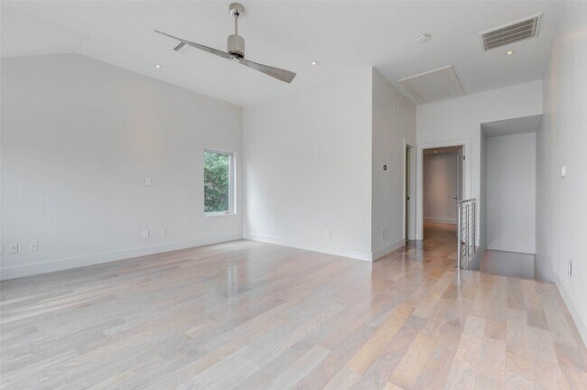 Building Photo - 1222 Marconi St