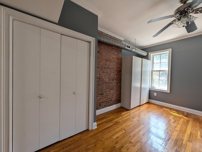 Building Photo - 208 6th St