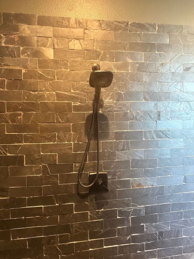 Building Photo - open concept 4bd - rent to own