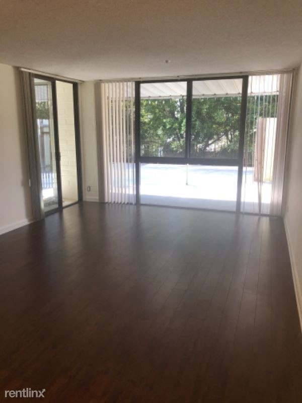 Building Photo - 2265 S Beverly Glen Blvd