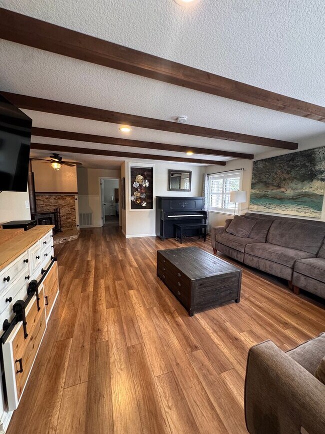 Building Photo - Luxury Lake of the Pines Living | Remodeled 4BD + Large Yard | Furnished or Unfurnished