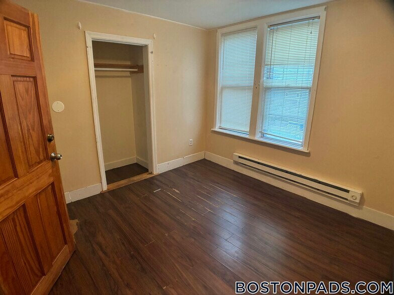 Building Photo - 739 Parker St