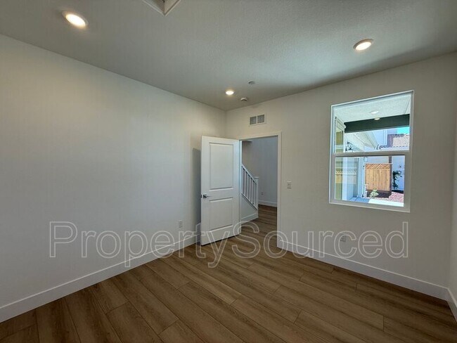 Building Photo - 1336 Martorella Ave