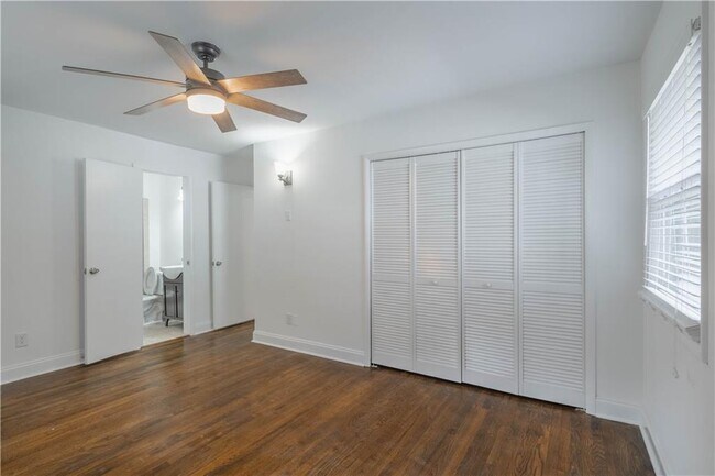 Building Photo - 3860 Carlton Dr