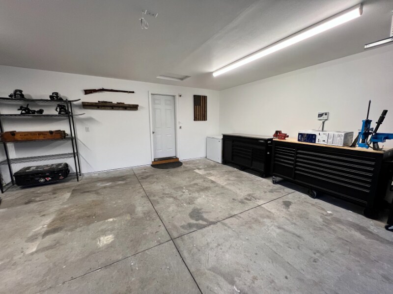 Building Photo - 3042 SW Indian Pl