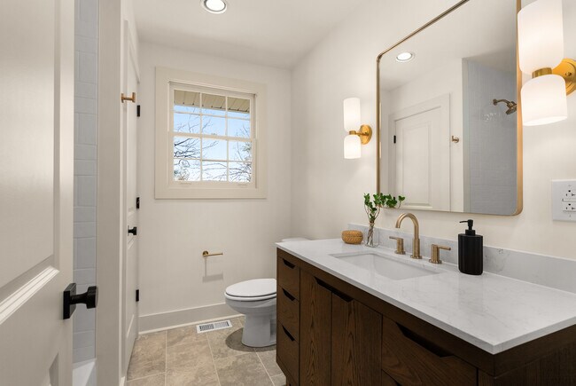 Building Photo - 234 NW Clearview Dr