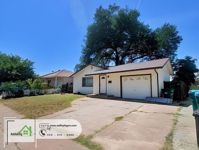 Building Photo - 1394 Pinon Ave