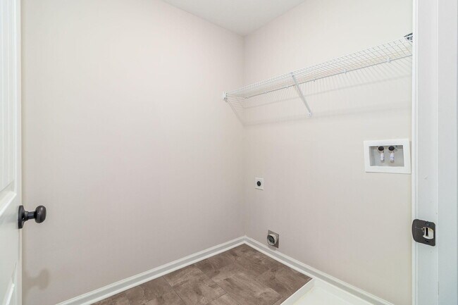 Building Photo - 4831 Fairmont Dr