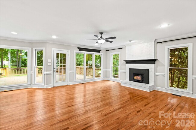 Building Photo - 9033 Pennyhill Dr