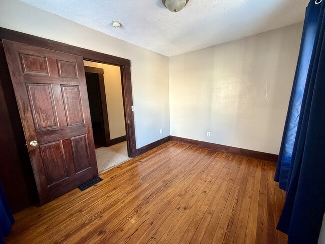 Building Photo - 107 Maple Ave