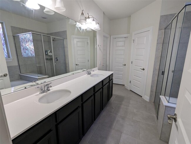 Building Photo - 9905 Quercia Dr