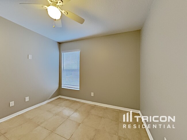 Building Photo - 707 Sand Ridge Dr