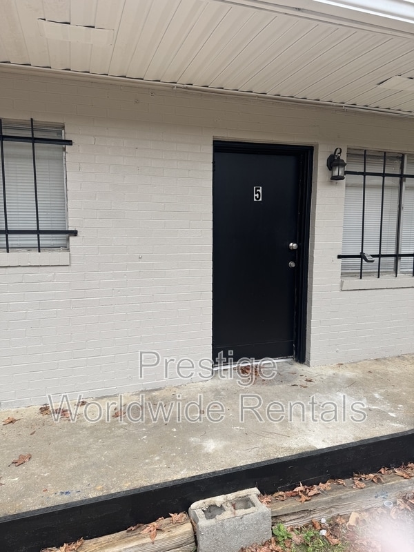 Building Photo - 1718 Knowles Rd