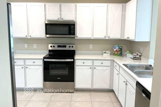 Building Photo - 3310 Acapulco Cir