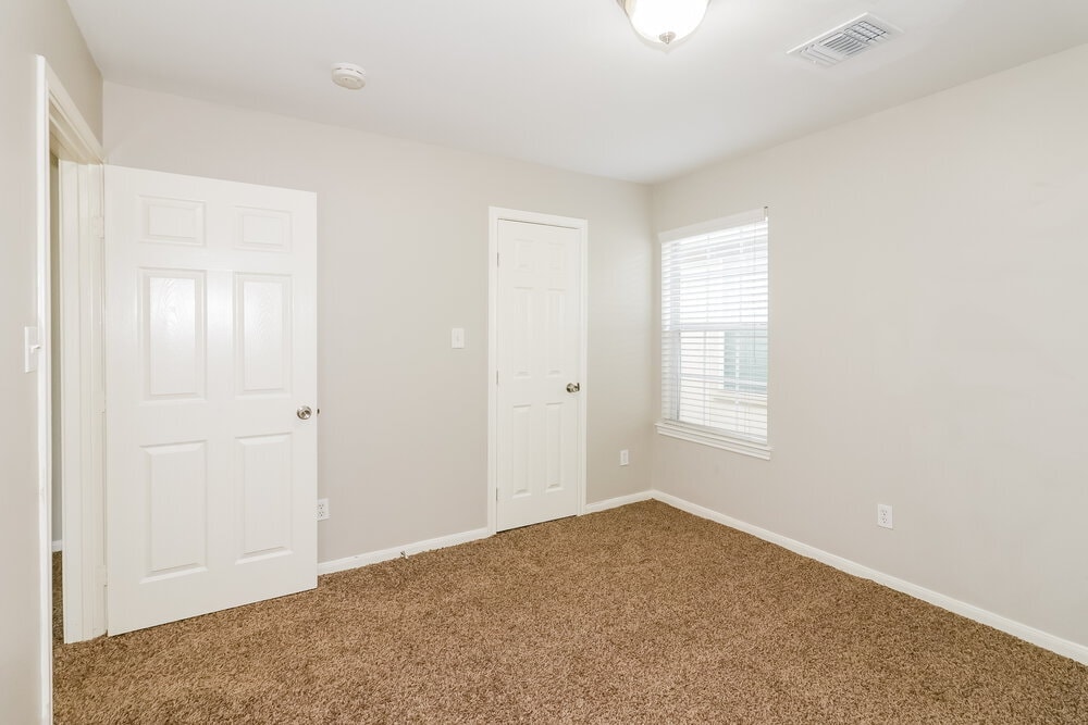 Building Photo - 4906 N Cancun Dr