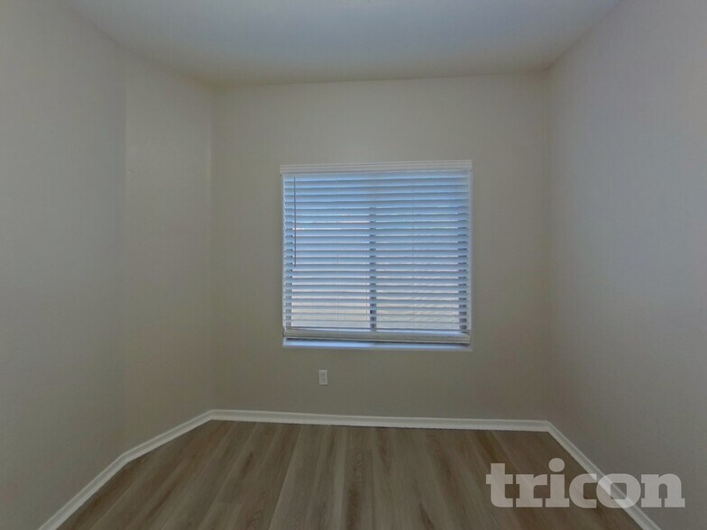 Building Photo - 40086 W Bonneau St