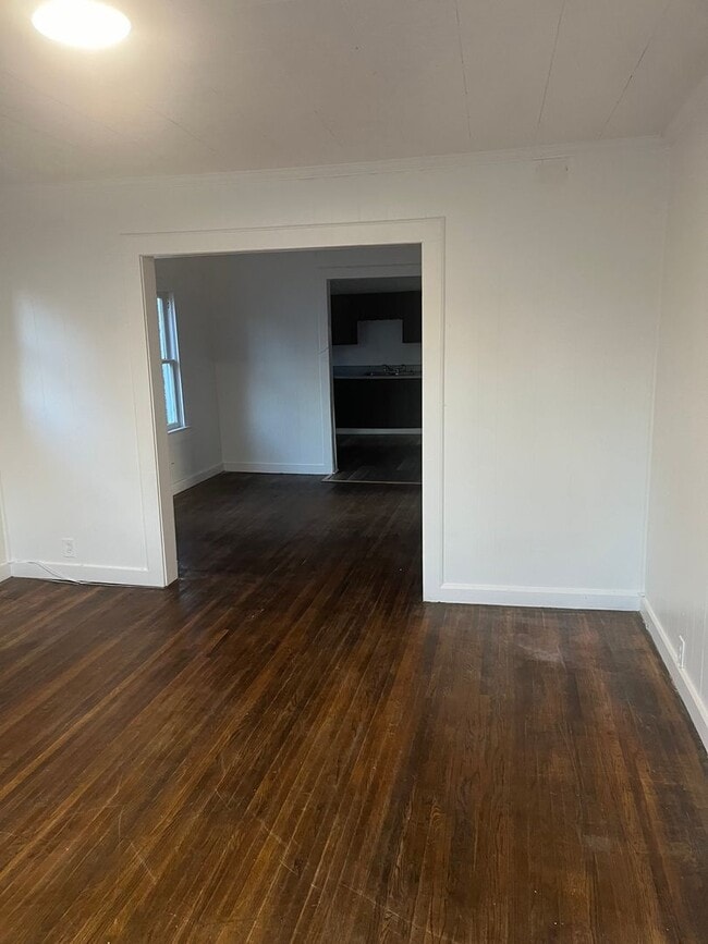 Building Photo - Large 4 bedroom 2 bathroom with huge privacy fenced back yard