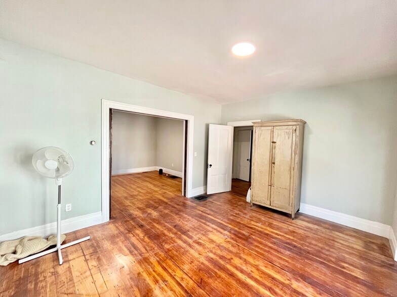 Building Photo - 49 Forbes St