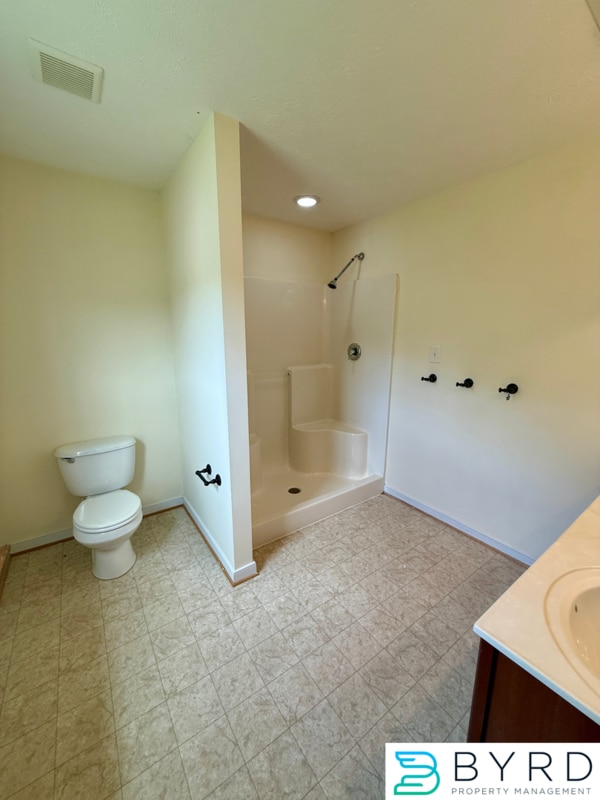 Building Photo - 1013 Sycamore Crest Dr