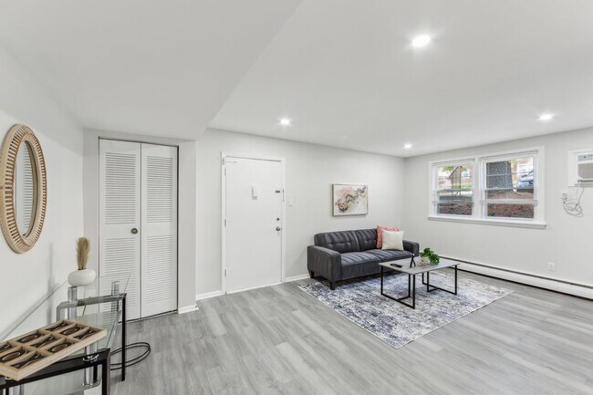Building Photo - 424 Wharton Dr