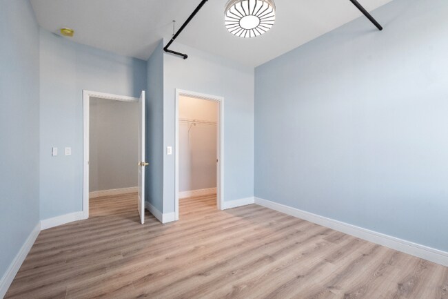 Building Photo - 9909 W Roosevelt Rd