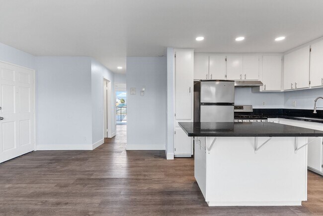 Interior Photo - 1066 Coronado Avenue