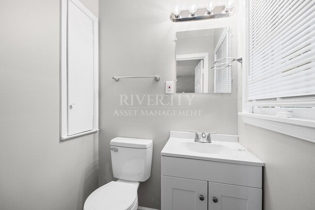 Building Photo - 1381 Laudeen Dr