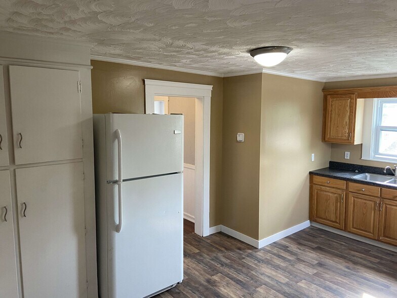 Building Photo - 29 Slocum St