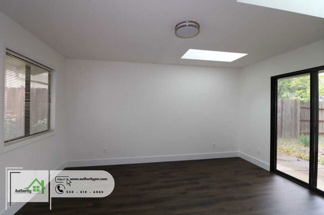 Building Photo - 1879 Tiburon Dr
