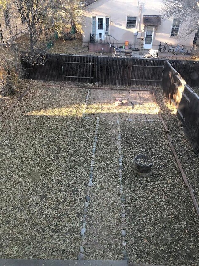 Building Photo - Charming 2br 1.5ba Two Level Condo in Dist...