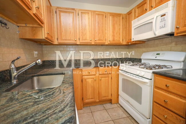 Building Photo - 90 Westland Ave