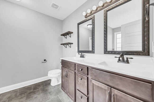 Building Photo - 843 Crestone Ln